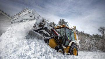 Вывоз снега с территории предприятия