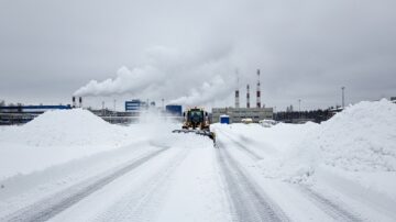 Уборка снега на производстве