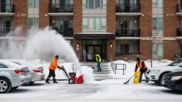 Уборка снега в многоквартирном доме