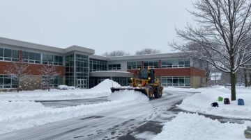 Уборка снега в школе