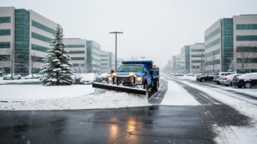 Вывоз снега с территории предприятия
