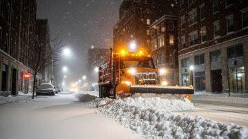 Уборка снега в городе