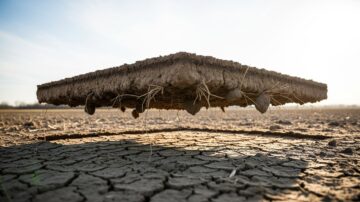 Поднятие участка земли